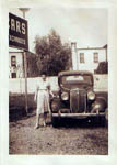 Mom pregnant with Leslie - 1948